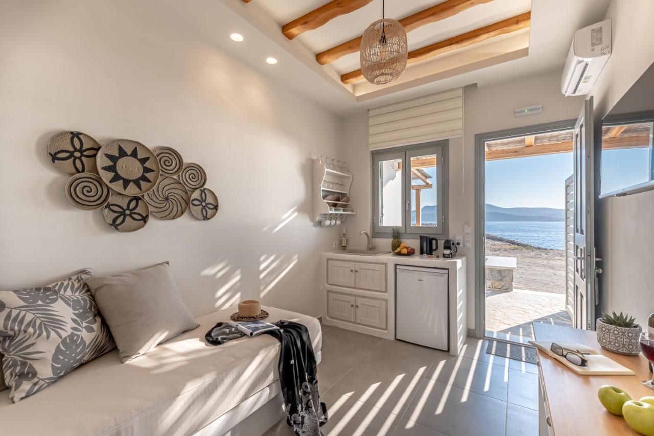 Porto Dema Luxury Suites Schoinoussa エクステリア 写真