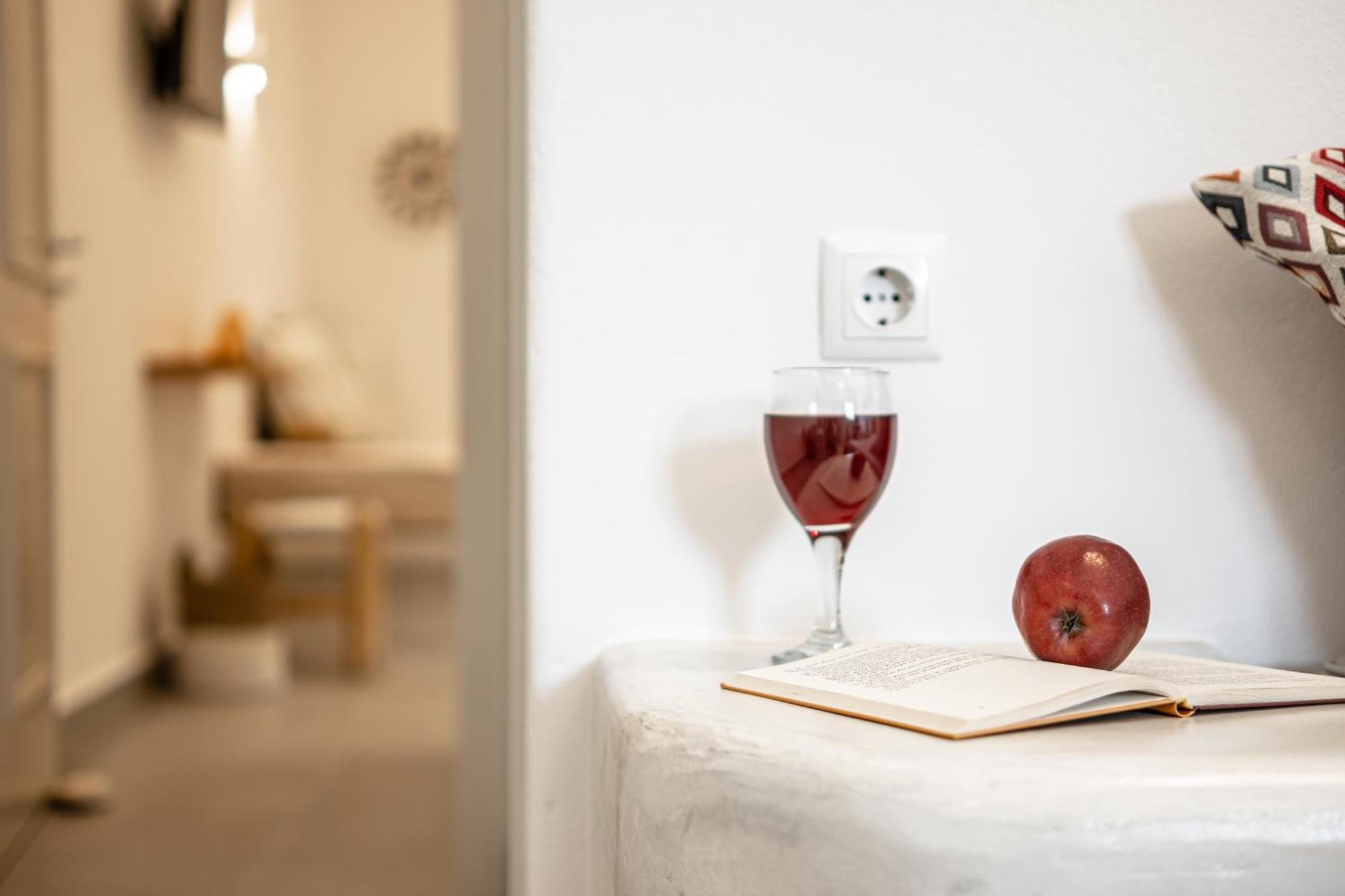 Porto Dema Luxury Suites Schoinoussa エクステリア 写真