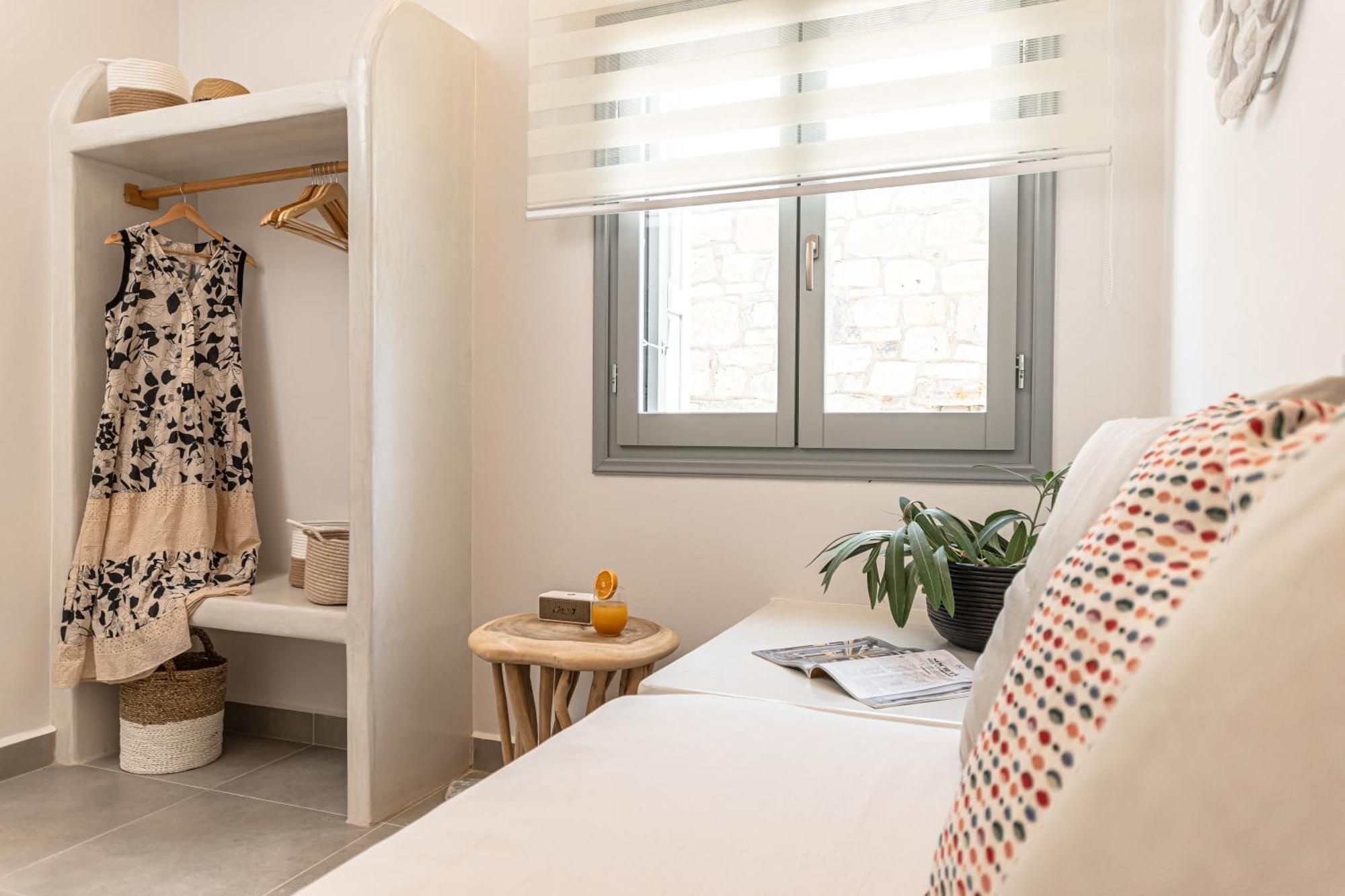 Porto Dema Luxury Suites Schoinoussa エクステリア 写真