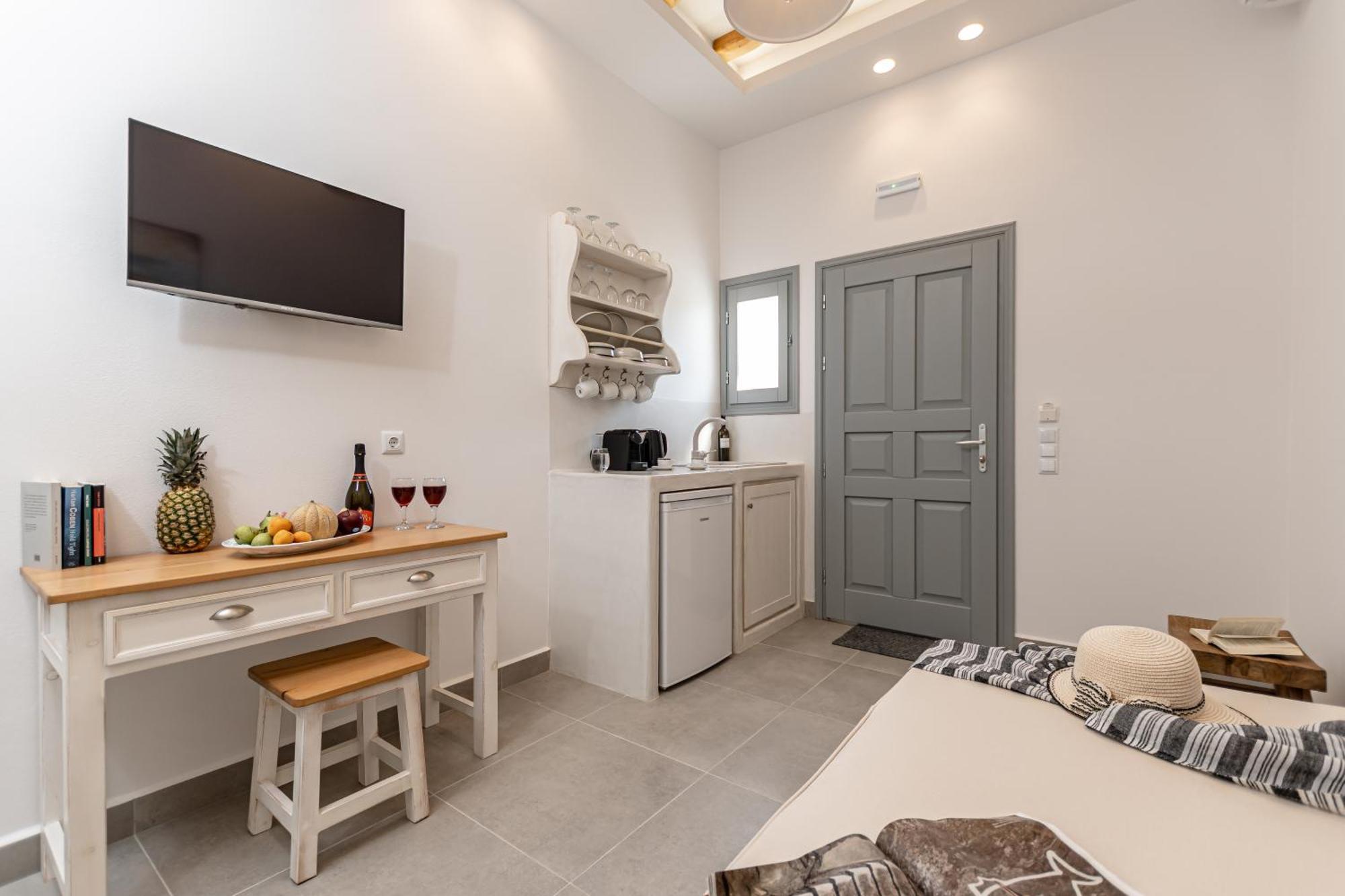 Porto Dema Luxury Suites Schoinoussa エクステリア 写真