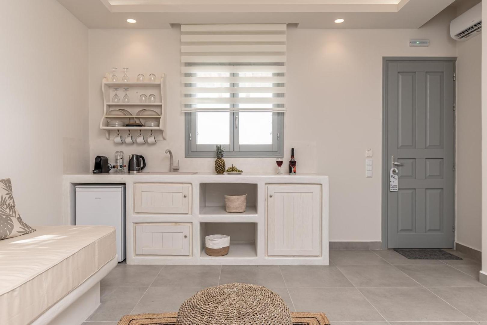 Porto Dema Luxury Suites Schoinoussa エクステリア 写真