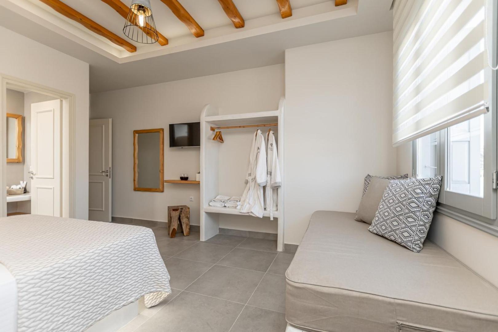 Porto Dema Luxury Suites Schoinoussa エクステリア 写真