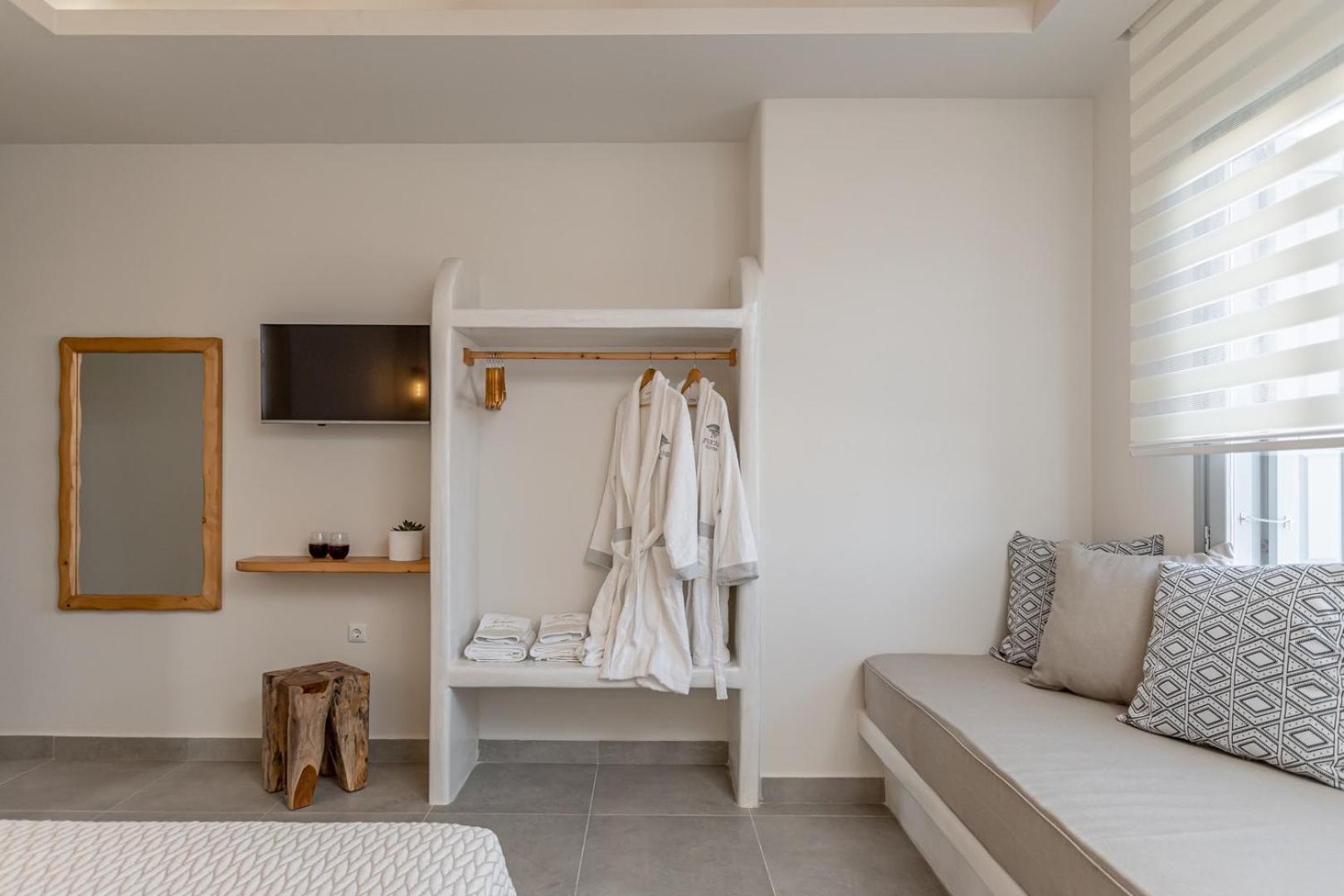Porto Dema Luxury Suites Schoinoussa エクステリア 写真