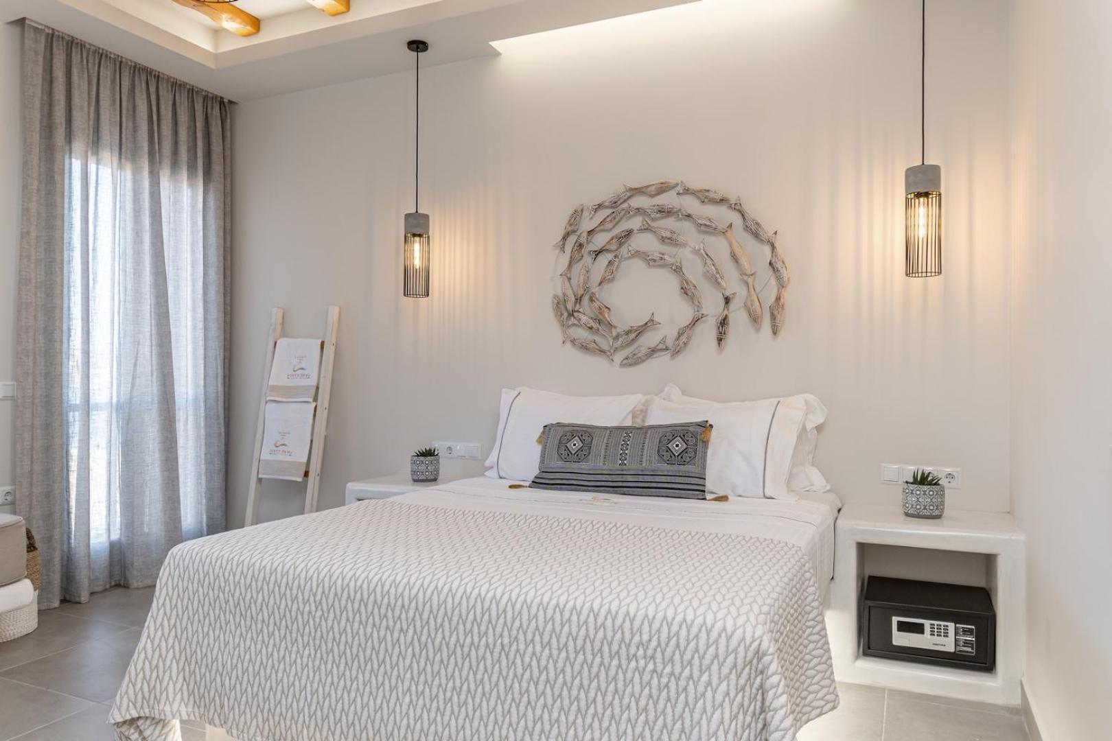 Porto Dema Luxury Suites Schoinoussa エクステリア 写真