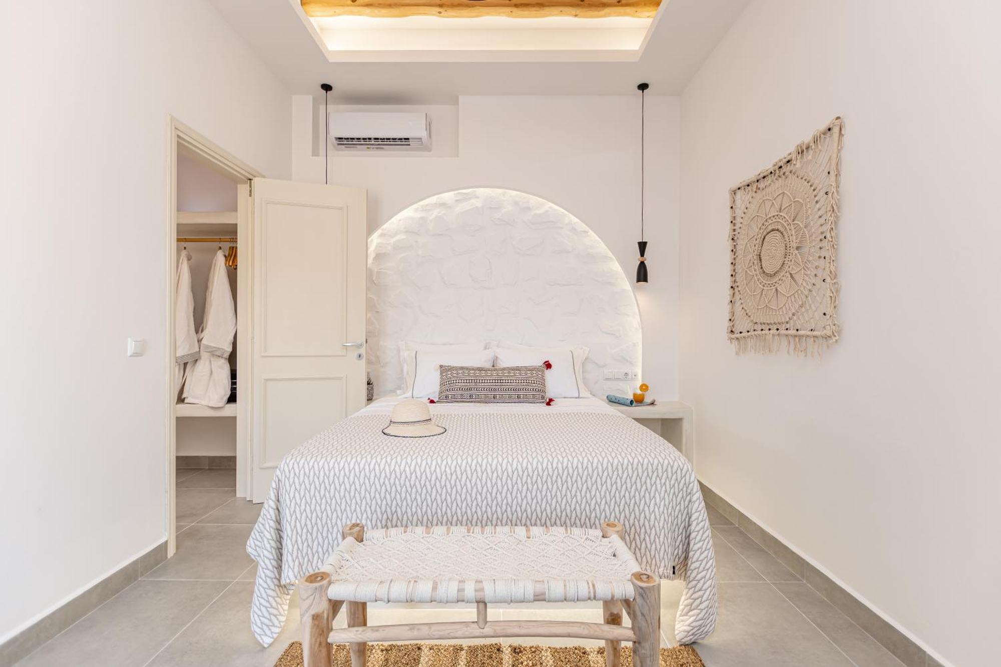 Porto Dema Luxury Suites Schoinoussa エクステリア 写真