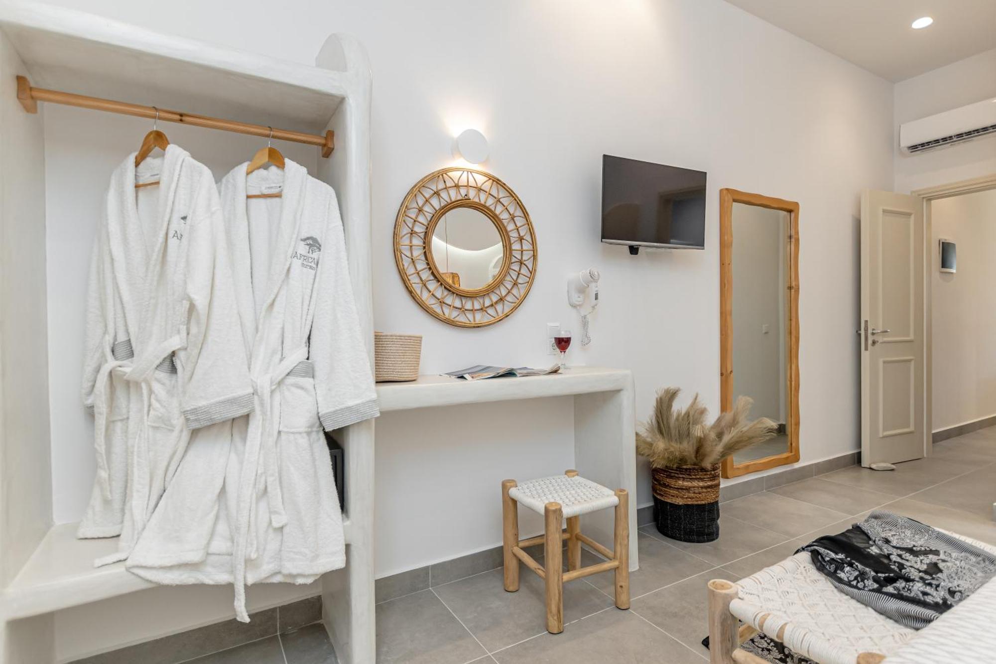 Porto Dema Luxury Suites Schoinoussa エクステリア 写真