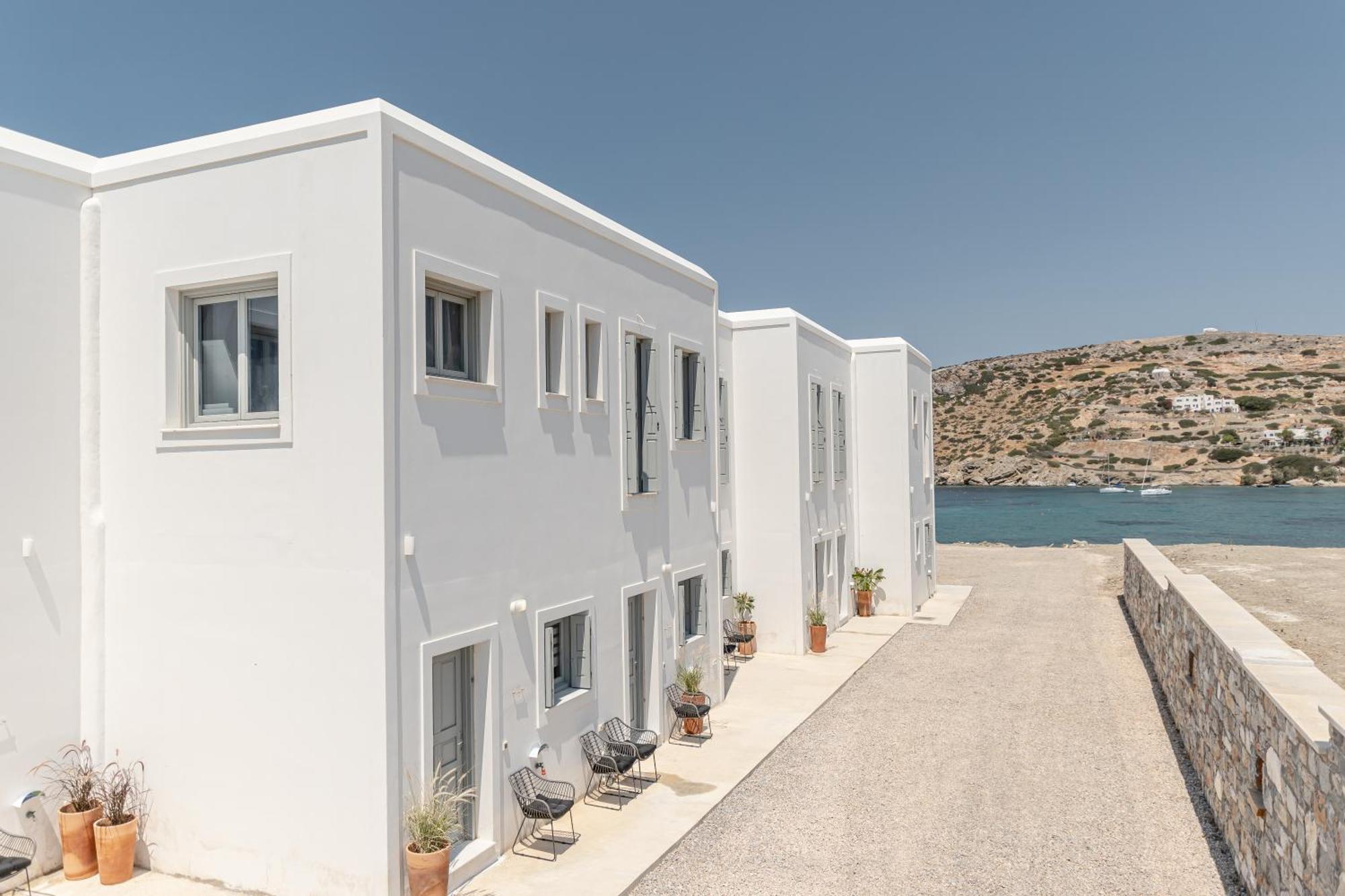 Porto Dema Luxury Suites Schoinoussa エクステリア 写真