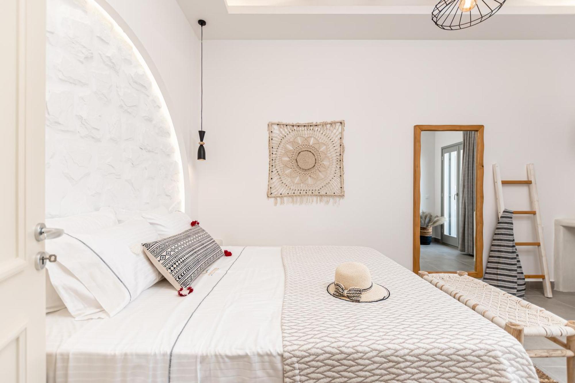 Porto Dema Luxury Suites Schoinoussa エクステリア 写真
