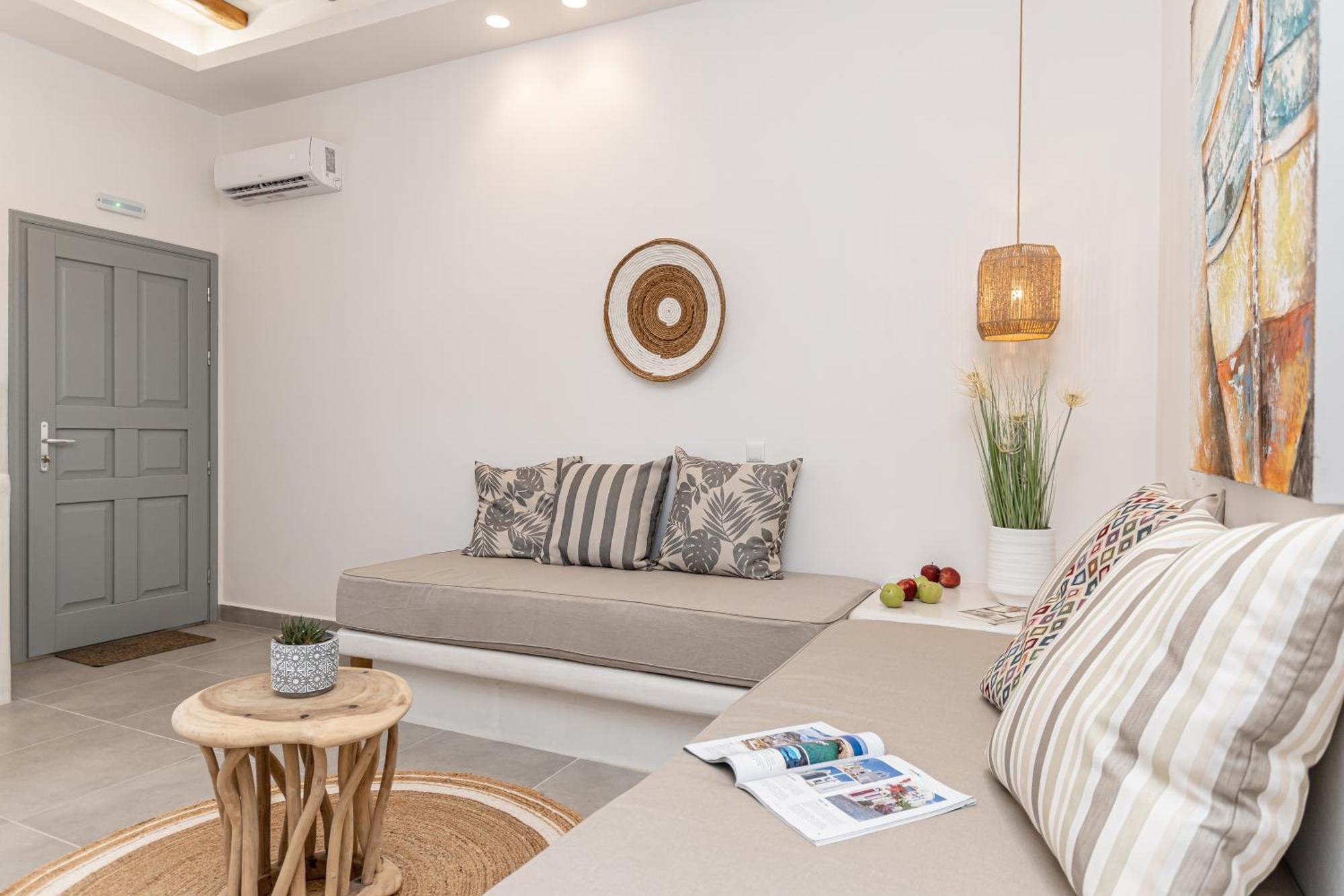 Porto Dema Luxury Suites Schoinoussa エクステリア 写真