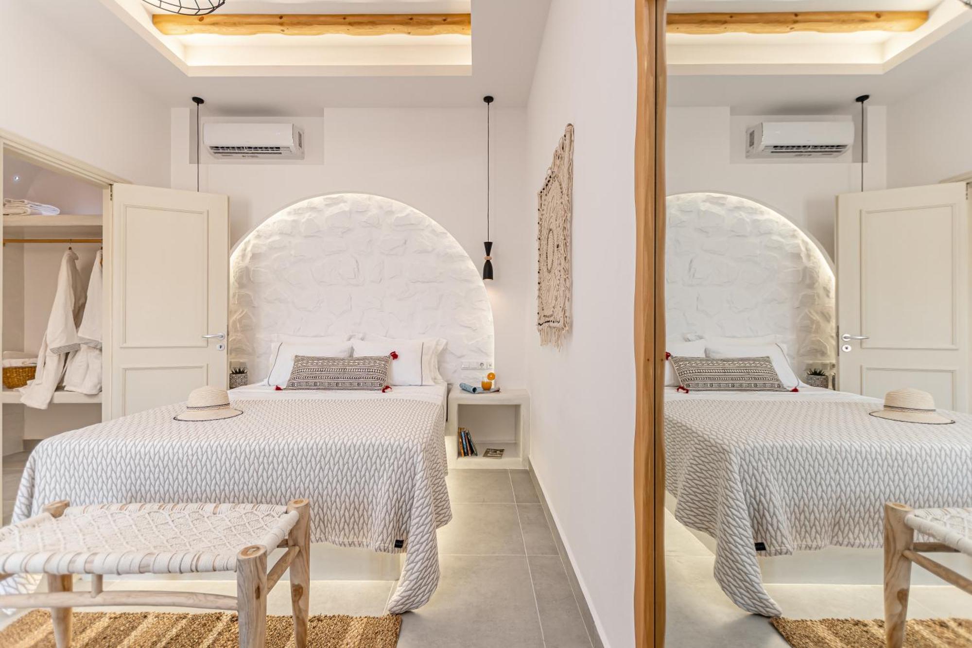 Porto Dema Luxury Suites Schoinoussa エクステリア 写真