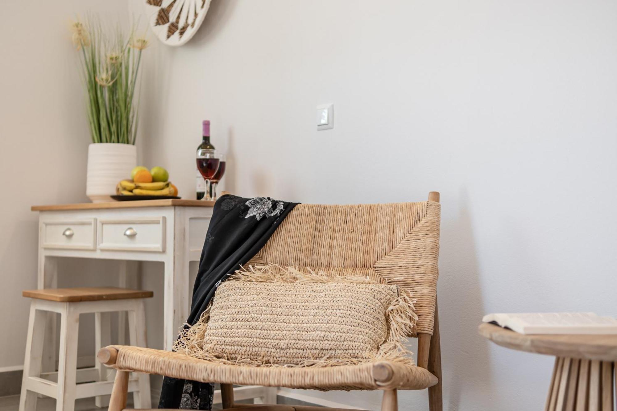 Porto Dema Luxury Suites Schoinoussa エクステリア 写真