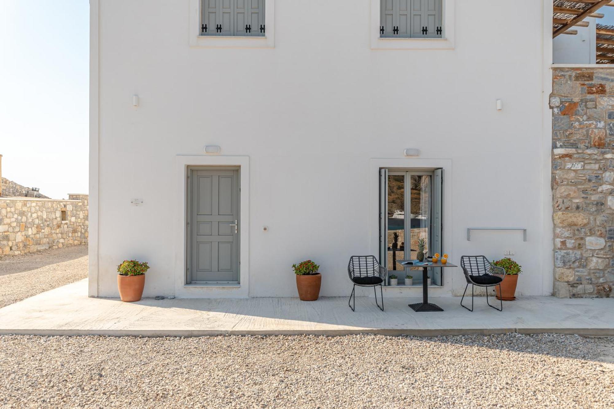 Porto Dema Luxury Suites Schoinoussa エクステリア 写真