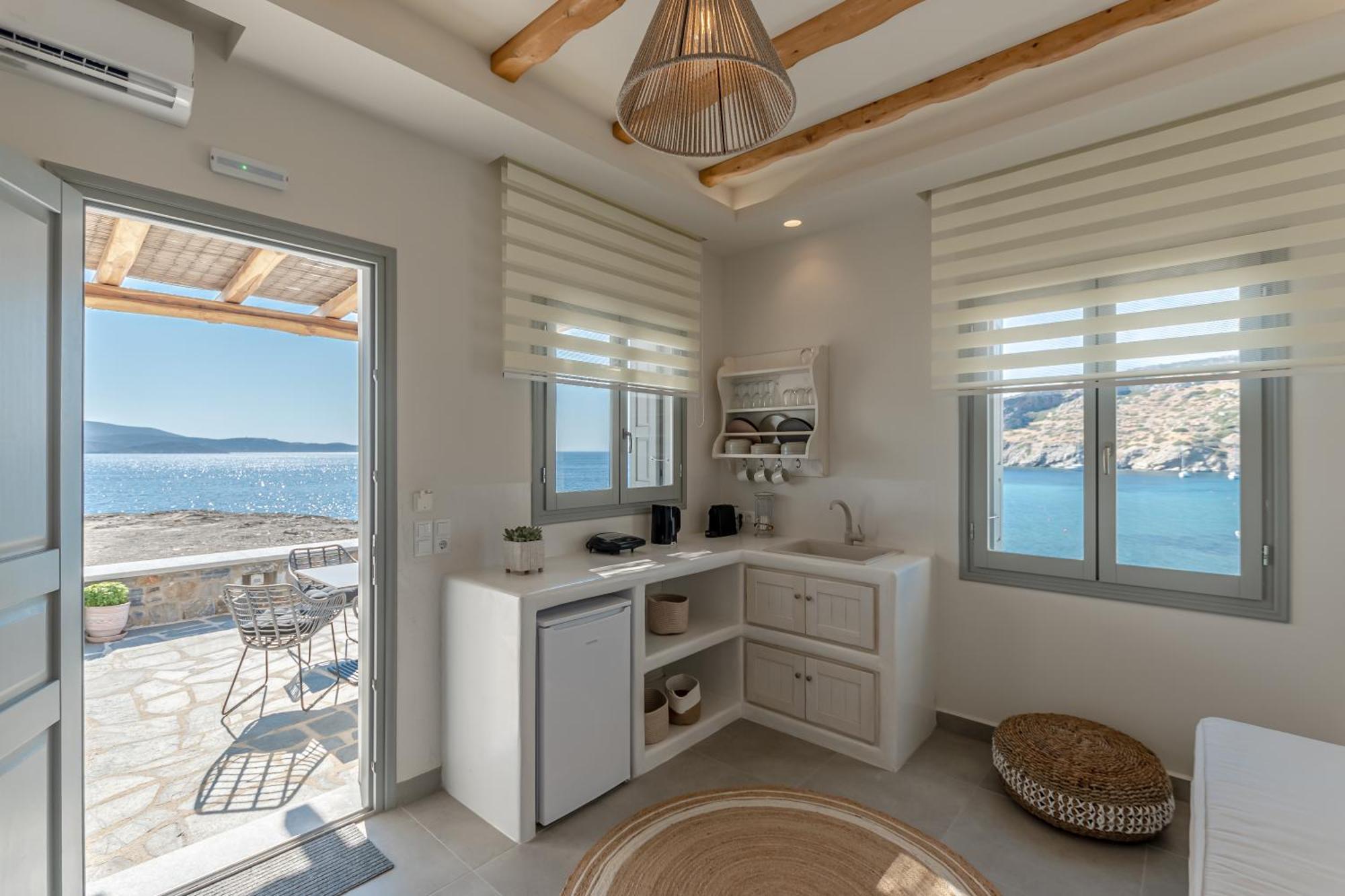 Porto Dema Luxury Suites Schoinoussa エクステリア 写真