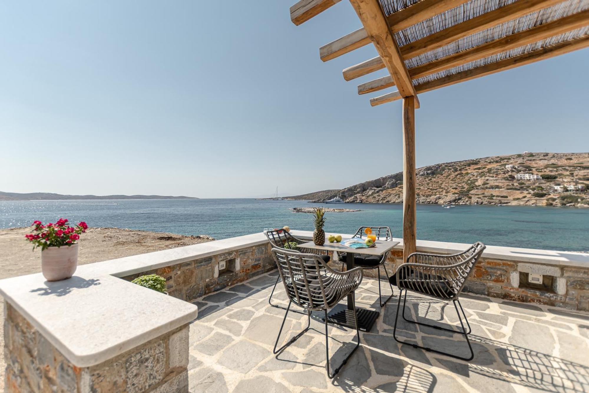 Porto Dema Luxury Suites Schoinoussa エクステリア 写真